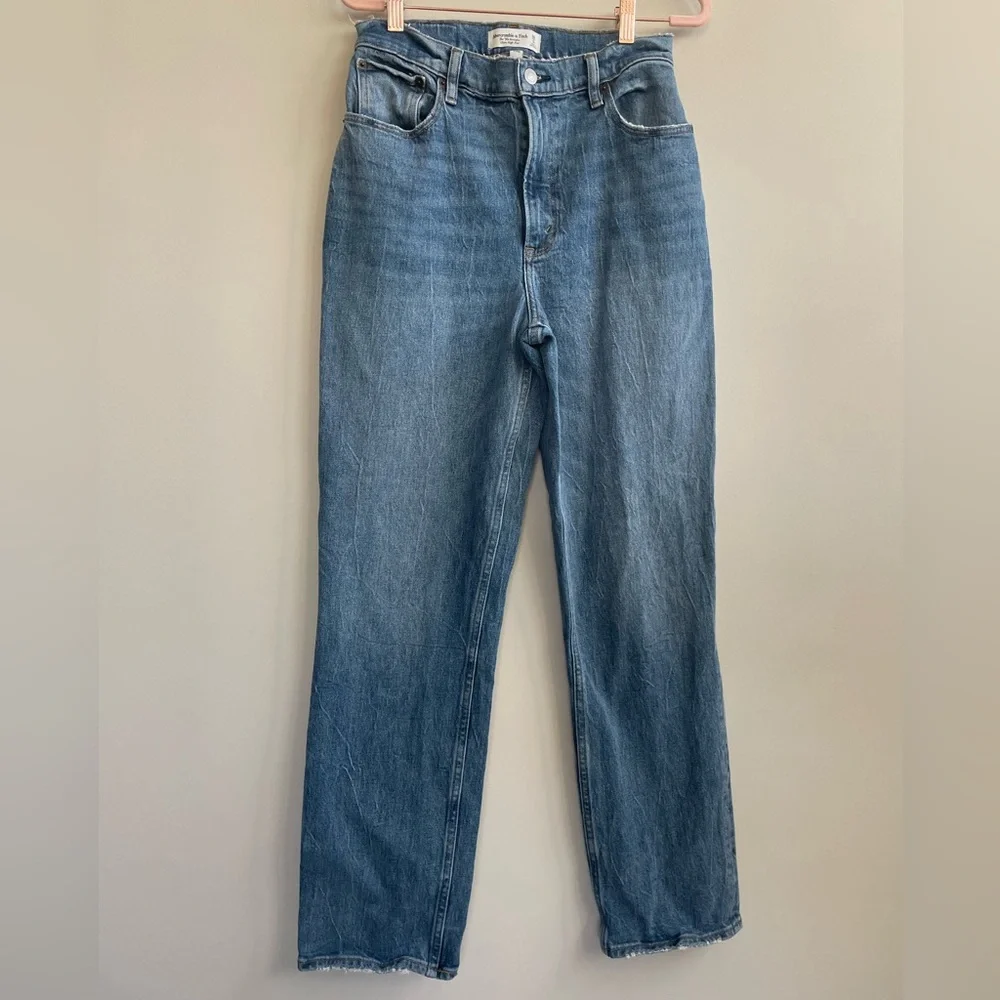 Abercrombie & Fitch The 90’s Straight Ultra High Rise Jeans - Picture 3 of 7